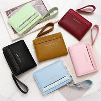 Dompet Wanita Lipat Dua Kulit PU Pendek Dengan Tali Pergelangan Tangan, Kantong Koin Resleting, Banyak Slot Kartu, Dompet Kecil Wanita, Logo Custom