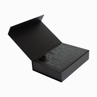 Boîte cadeau en carton noir magnétique personnalisée de luxe en forme de livre avec revêtement UV et doublure en éponge, MOQ 50 pièces, recyclable