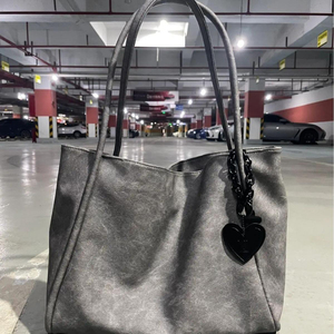 Sac fourre-tout tendance pour femme en cuir PU couleur foncée, grande capacité, ultra léger, idéal pour les voyages - Vente en gros usine ZHUIYU - Product Image 6