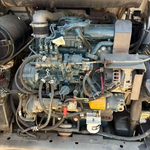 Chargeuse compacte sur chenilles Bobcat T650 d'occasion, très demandée, avec moteur d'origine, pour travaux de terrassement sur chantier - Product Image 5