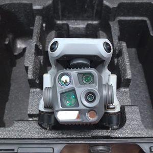 โดรน MATRICE 4T สำหรับถ่ายภาพความร้อนพร้อมกล้องอินฟราเรดและระบบตรวจจับด้วย AI สำหรับงานอุตสาหกรรม เหมาะสำหรับการตรวจสอบกลางคืนและการเฝ้าระวังเหตุฉุกเฉิน - Product Image 2