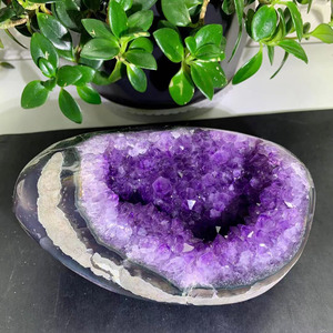 Vente en gros de grappe de géodes d'améthyste naturelle violet foncé du Brésil et d'Uruguay, 1-3 kg, cristal brut de guérison, ornement Feng Shui pour la prospérité - Product Image 4