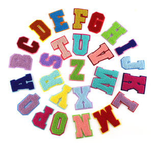 7cm A-Z huruf Alphbet handuk Chenille Patch otomatis perekat kaus topi desain huruf Logo kustom besi pada tambalan Chenille - Product Image 1