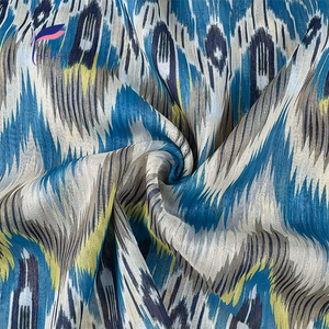 Tissu géométrique 100 % polyester 60 g/m² en gros, bleu électrique, lignes métalliques dorées en zigzag, ultra-transparent, entoilage - Product Image 3