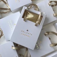 Boîte à bijoux en papier kraft, petite, avec logo personnalisé, emballage cadeau avec poignée en ruban pour collier, boucles d'oreilles, bracelet