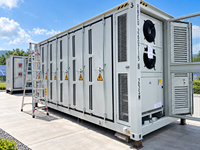 Solution de conteneurisation de batteries C&I avec intégration de distribution d'énergie PCS EMS, de refroidissement et de protection incendie