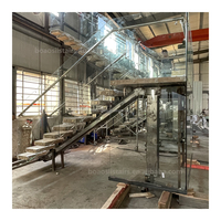 Escaliers intérieurs modernes personnalisés en acier et bois avec garde-corps en verre trempé et mur en verre pour appartement/hall