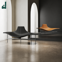 Canapé en cuir noir incurvé de design italien, banquette sculpturale 1800 mm pour salle d'attente VIP, galerie d'art, mobilier de bureau de PDG
