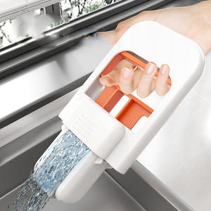 Mopa Portátil Plegable con Cabezal Reemplazable y Mango de Compresión con una Sola Mano, con Cesta de Plástico para Limpieza Interior - Product Image 4