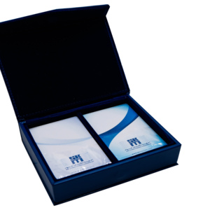 Naipes de póquer con logotipo personalizado <span class=keywords><strong>VIP</strong></span> para Casino impreso arte de madera 0,3mm 100% plástico resistente al agua con caja de papel para eventos familiares - Product Image 2