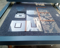 Fácil instalación de cama plana Digital caja de correo Plotter de corte automático Envío de cartón de la máquina de corte para el paquete