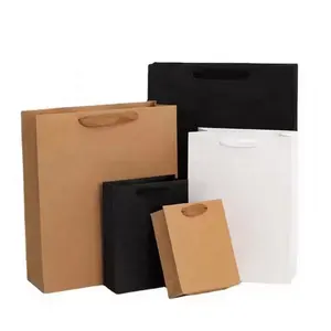 印有标志的白色和棕色牛皮纸扭曲手柄购物手提袋