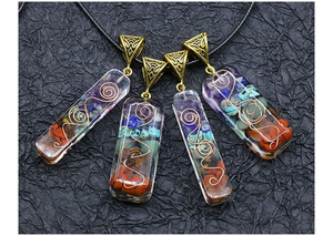 Colgante de <span class=keywords><strong>Orgonita</strong></span> Dorada al por Mayor con Siete Chakras, Piedras Naturales y Resina, Amuleto Rectangular, Collar de Cristal para Regalo, Sanación Energética - Product Image 5
