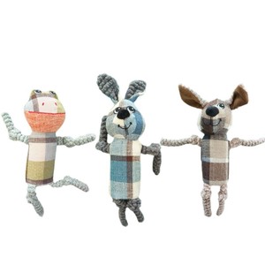 Jouet à mâcher couineur en peluche Plaid Frog pour chiens, taille moyenne, design mignon, pour jeu en intérieur - Product Image 2
