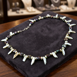 Collar Bohemio con Cuentas, Perlas de Agua Dulce Negras y Formas Irregulares Blancas, Estilo Unisex para Uso Diario - Product Image 4