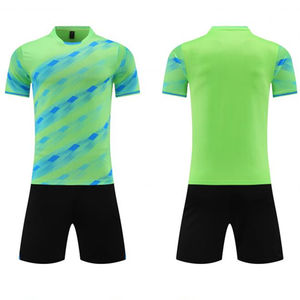 ชุดฟุตบอลของผู้ชาย OEM ชุดกีฬาผ้าโพลีเอสเตอร์ระบายอากาศได้ดีชุดใส่เล่นฟุตบอลน้ำหนักเบาแห้งเร็วออกแบบได้ตามต้องการ - Product Image 3