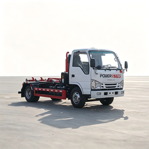 รถบรรทุกขยะ ISUZU 4x2 แบบใหม่เอี่ยม พร้อมกระบะยกแบบตะขอ และถังขยะแบบถอดได้ สำหรับเศษวัสดุก่อสร้างและขยะมูลฝอยในเขตเทศบาล - Product Image 2