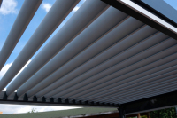 Pergola bioclimatique motorisée en aluminium avec toit à lames orientables, imperméable, taille personnalisée, abri extérieur pour villa et patio, éclairage LED