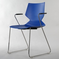 Ensemble de table et de chaises de restaurant commercial moderne en acier inoxydable et en bois avec un design durable et respectueux de l'environnement