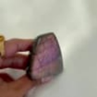 Mini Labradorite de forme libre avec éclat pêche-orange, Labradorite de forme libre effet coucher de soleil, Pierre précieuse violet-rose, Madagascar