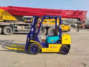 Carretilla elevadora diésel 4WD Komatsu de 3 toneladas usada Original japonesa resistente y duradera con mástil de dos etapas a la venta con rendimiento estable - Product Image 2