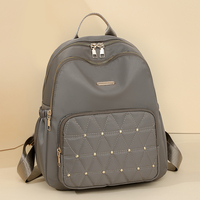 Sac à dos décontracté pour femmes en nylon léger imperméable avec fermeture éclair, design tendance pour un usage quotidien