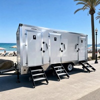 Remorque toilettes multi-emplacements remorquable avec sol intérieur antidérapant pour la plage, le camping et les installations de loisirs en plein air