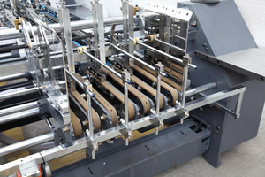 Máquina Plegadora y Encoladora Automática ROLAM LC-S, Máquina de Plegado y Encolado de 4 y 6 Esquinas con Sistema de Pegamento Termofusible Opcional - Product Image 2