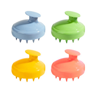 Cepillo de masaje para el cuero cabelludo de silicona Playboy, cerdas suaves para el cuidado del cabello, uso en la ducha - Product Image 1