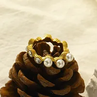Vintage Strukturierter Wellenring mit Eingelegten Perlen & Klaren Strass-Steinen Eleganter Modischer Edelstahlring für Damen Tägliches Tragen