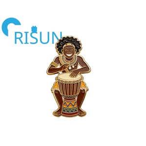 Spilla Distintivo in Metallo Smaltato Personalizzata all'Ingrosso con Motivo Tradizionale Africano Djembe, Regalo per Musicisti, Spille e Distintivi - Product Image 4