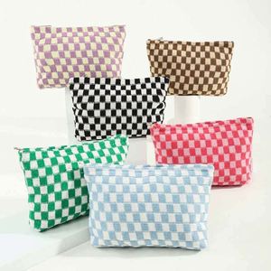 South Korea Fashion Large Capacity <b>Storage</b> Pen Bag Checkerboard <b>Knitting</b> Makeup Bag Color Contrast Yarn Plaid Polyester Logo - Product Image 3