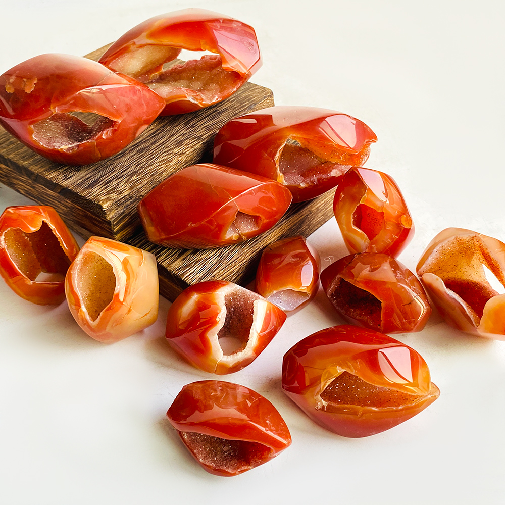 High Quality Geode Agate Red Polished Crystal Crafts