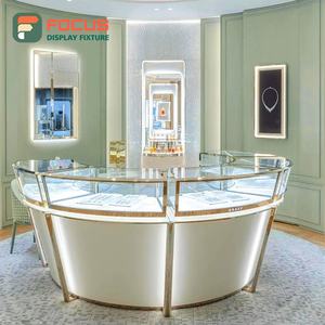 Vitrine de présentation de bijoux de luxe, dessus en verre, comptoir à bijoux en bois, design haut de gamme personnalisé avec éclairage LED, designs de salle d'exposition de bijoux - Product Image 1