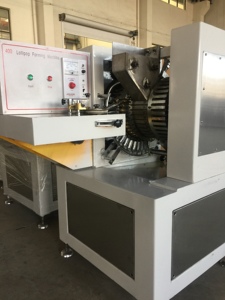 <span class=keywords><strong>Machine</strong></span> de formage de sucettes à haute fiabilité - Faible taux de défauts, efficace pour la production de sucettes remplies/cylindriques/sphériques - Product Image 4