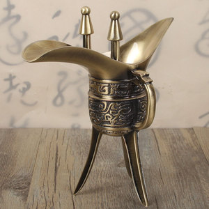Bouteilles de vin vintage Maini, ensembles de vaisselle Father Xin Jue, tasses à motifs Taotie, ornements en bronze, trépied - Product Image 2