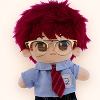Poupée en peluche en coton personnalisée, cheveux roux, lunettes dorées, chemise bleue, short à carreaux, cadeau pour les fans, vente en gros