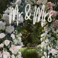 Enseigne lumineuse Mr & Mrs LED personnalisée Acrylique Art Home Decor Parties avec bandes LED éclairées Signalisation électronique
