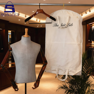 Housse de vêtement de luxe en non-tissé bleu marine avec logo imprimé, sacs de costume personnalisés pour hommes - Product Image 5