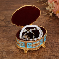 Boîte à bijoux ovale vintage haut de gamme en métal émaillé avec motif rose, anti-poussière, pour commode ou table
