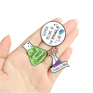 Pins de Esmalte Duro Personalizados con la Frase 'La Ciencia Es Magia', Broches de Química, Farmacia, Ecuaciones y Elementos, Joyería, Regalo para Niños - Product Image 1