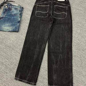 Jeans classiques noirs à jambe droite pour homme avec surpiqûres contrastées blanches, pantalon en denim délavé vintage en option pour un usage décontracté - Product Image 5