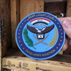 Écussons en PVC souple 3D personnalisés avec logo, transfert en silicone gaufré à chaud, motif aigle, étiquettes en caoutchouc PVC avec support Velcro thermocollant pour vêtements - Product Image 1