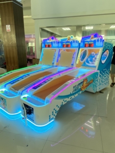 Máquina de Bolos Operada con Monedas, Máquina de Juego de Bolos de 3 Jugadores, Hecha de Plástico Resistente, Juego de Arcade de 3 Pistas <span class=keywords><strong>para</strong></span> Jugar en Interiores - Product Image 2