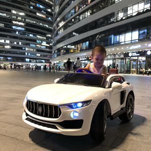 Auto <span class=keywords><strong>de</strong></span> Juguete Eléctrico <span class=keywords><strong>de</strong></span> Carreras para Niños <span class=keywords><strong>de</strong></span> 12 V con 4 Motores, con Cuatro Ruedas Grandes y 2 Asientos para Bebés <span class=keywords><strong>de</strong></span> 1 a 13 Años - Product Image 4