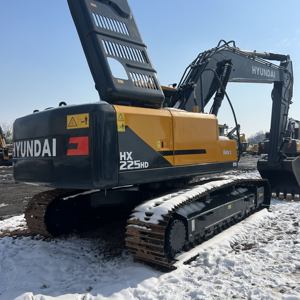 Excavatrice Hyundai HX225L 22T avec moteur Cummins, engrenages et pompe – Faible nombre d'heures de fonctionnement pour la location au Moyen-Orient et en Asie du Sud-Est - Product Image 1