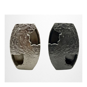 Nouvellement arrivée 2025 vase à fleurs en aluminium fabriqué à la main de qualité supérieure avec des motifs sculptés uniques or et noir - Product Image 6