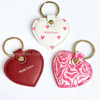 Promotietas Charm Sleutelhanger Geprint Hartvormig Vegan PU Leder Sleutelhanger Aangepaste Logo Valentijnscadeau Sleutelhanger