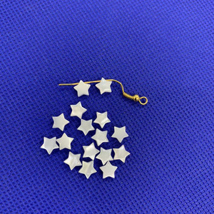 Conchiglia Naturale Bianca 6MM a Cinque Stelle, Accessori Decorativi Fai-da-Te per Abbigliamento, Scarpe, Cappelli e Materiali Vari - Product Image 1