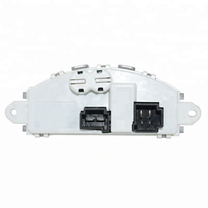 โมดูลตัวต้านทานการควบคุมความเร็วของเครื่องเป่าลม YC33-05105สำหรับ Volkswagen BMW - Product Image 1